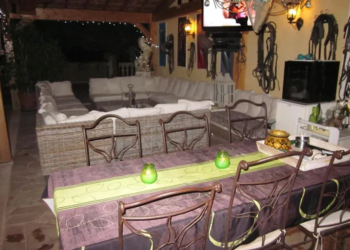 Oda ve Kahvaltı Le Verger De Sauvebonne 3*