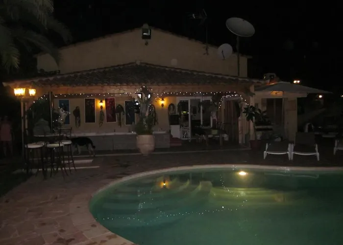 Le Verger De Sauvebonne Oda ve Kahvaltı 3*