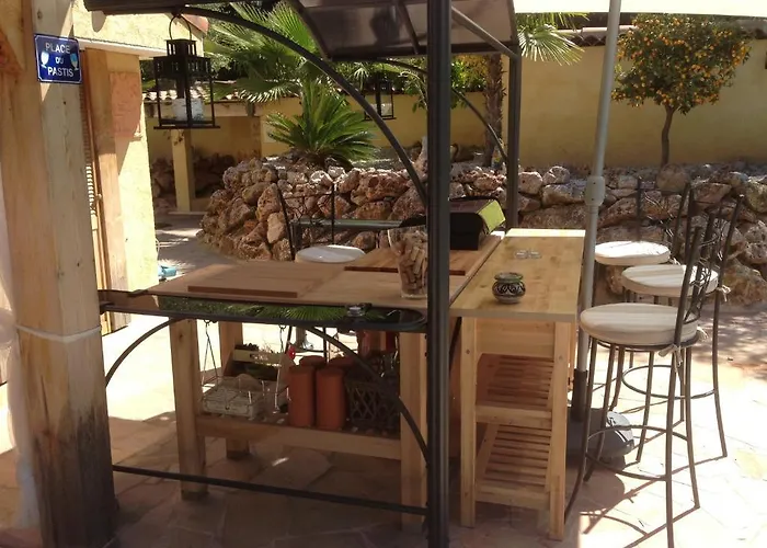 Le Verger De Sauvebonne Bed & Breakfast 3*